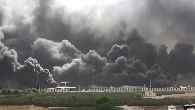 胡塞武装指沙特空袭萨那国际机场 扬言展开报复