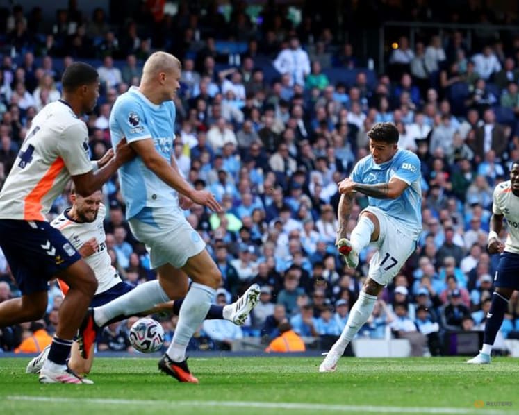 Fernandez impresses on debut as Haaland keeps Man City perfect