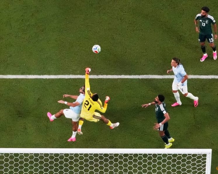 Goalkeepers at fault as Uruguayan persistence and Saudi patience go in vain
