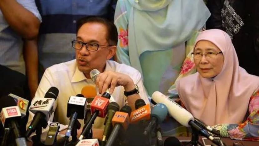 Anwar, Wan Azizah dijadual bertemu Agong; DAP adakan mesyuarat tergempar Anwar, Wan Azizah dijadual bertemu Agong; DAP adakan mesyuarat tergempar