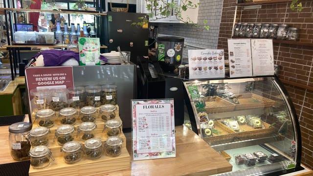 糕点分级别售卖 大麻餐饮店曼谷街头随处可见