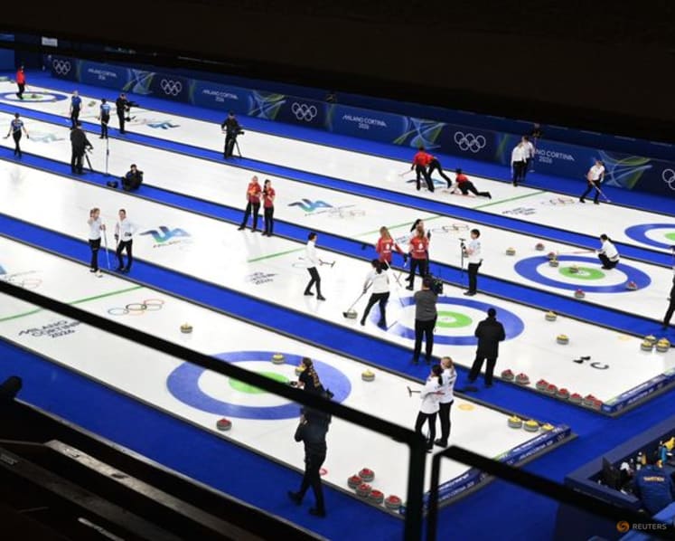 Curling-Curlers are loving the noisy fans at Winter Games