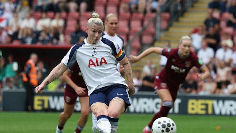 Bethany England joins Crystal Palace on two-year deal