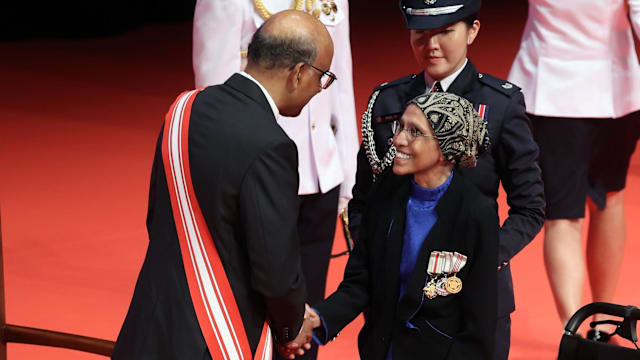 尚达曼总统表扬三名国庆奖章得奖者事迹