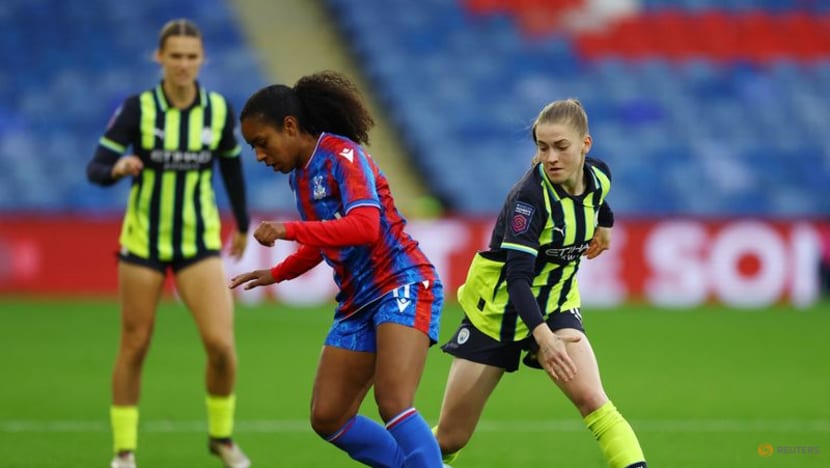 Manchester City stay top of WSL with easy win over Crystal Palace