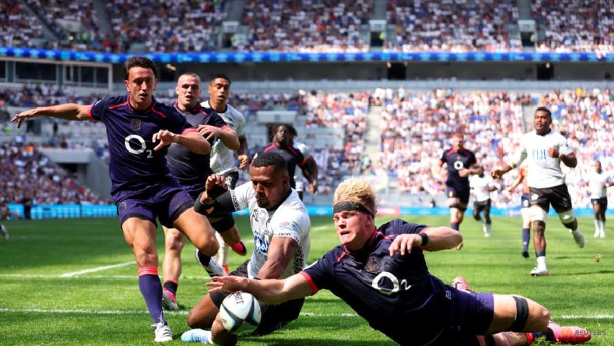 Rampant England bounce back to winning ways with 11-try spree against Fiji