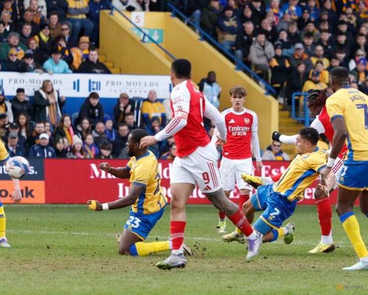 Eze thunderbolt guides Arsenal past Mansfield into FA Cup quarter-finals