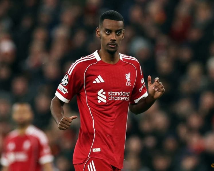 Isak travels with Liverpool to PSG but will not start, says Slot
