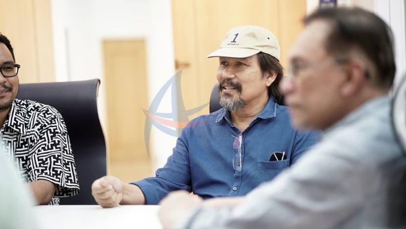 Apabila dua tokoh daripada dua dunia berbeza bertemu
