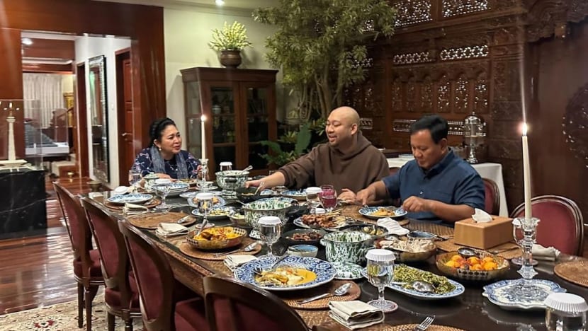 Prabowo bagikan momen buka puasa bersama Titiek Soeharto dan Didit
