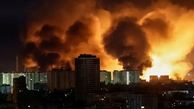 俄军连夜空袭乌克兰 酿六死数万户家庭断电