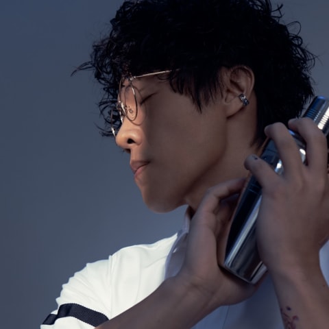 卢广仲重磅推出罕见翻唱专辑,首次演绎经典曲目,开启全新演唱会旅程,歌迷不容错过!