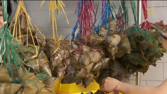 传统粽子店在端午节这天现人龙 业者：销量比平时多至少五倍