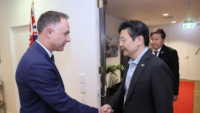 黄循财总理抵达奥克兰展开访问