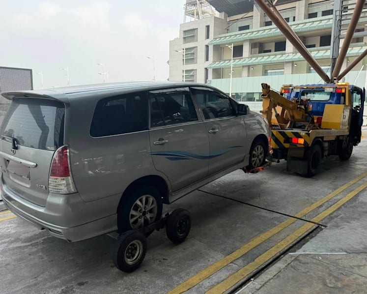 7 drivers caught providing illegal cross-border ride-hailing services, vehicles impounded 7 drivers caught providing illegal cross-border ride-hailing services, vehicles impounded