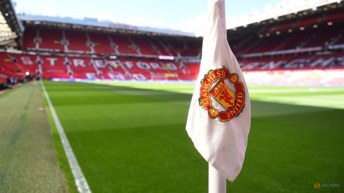 Glazer family members studying Manchester United stake sale, Bloomberg News reports