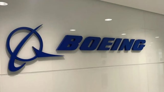 美航一波音757客机起飞时 前轮突然脱落