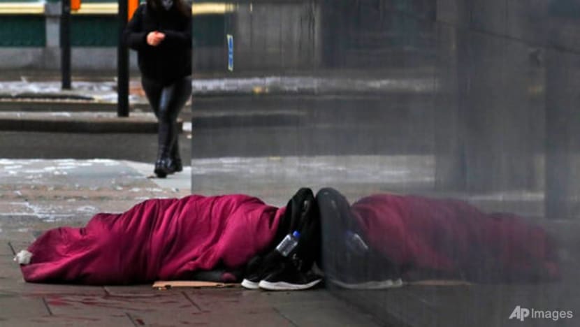 In UK, roving teams bring COVID-19 vaccine shots to homeless