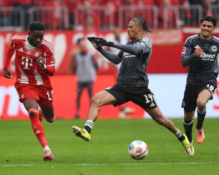 Bayern confirm Davies suffered muscle injury against Frankfurt