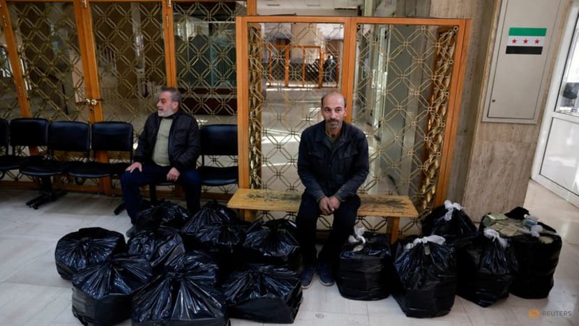 Syrian caretaker government to hike public sector salaries by 400% Syrian caretaker government to hike public sector salaries by 400%