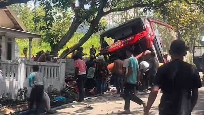 8 maut, 44 cedera dekat Gunung Bromo selepas bas persiaran terbabas