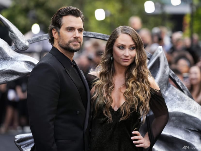Actor Henry Cavill expecting first child with girlfriend Actor Henry Cavill expecting first child with girlfriend