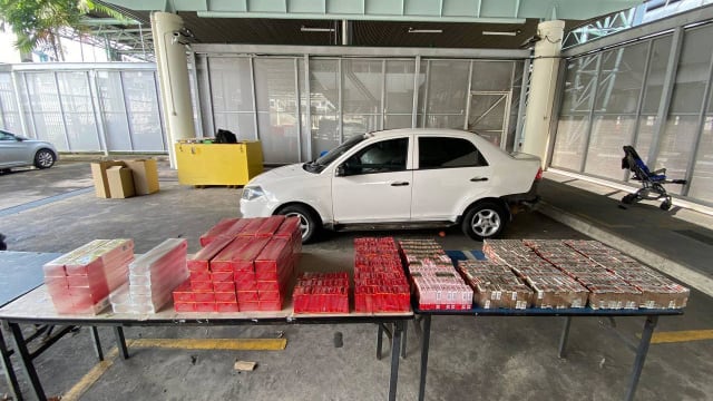 趁长周末干案！两马国车被查获偷运逾387条漏税烟
