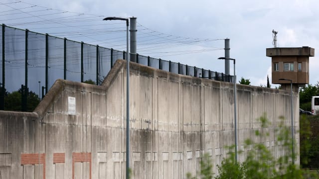 至少六座监狱外汽车遭人纵火 法国将事件列为恐袭