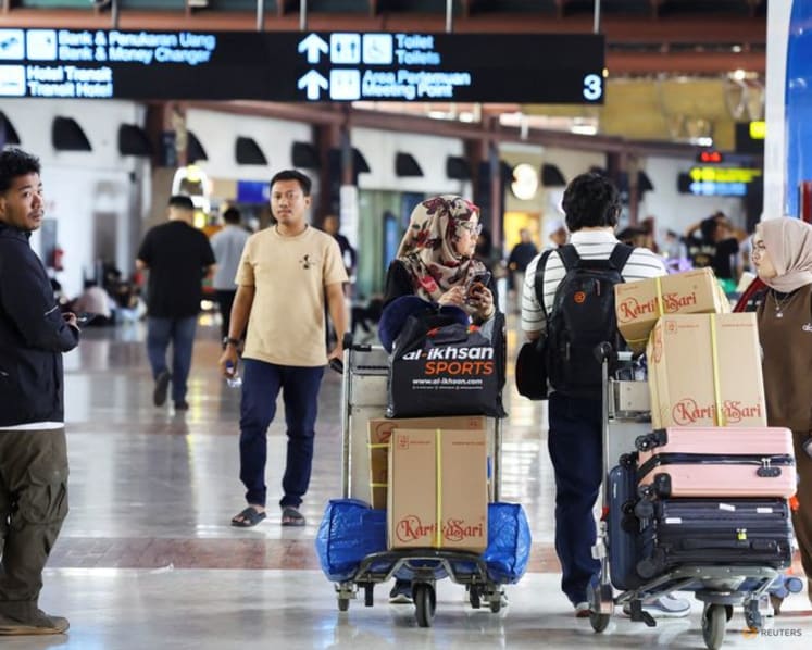 Eight Indonesian airports remain shut due to volcanic ash from Anak Krakatau  