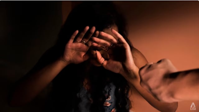 不满妻子质问外遇一事 男子殴打妻子被判监打鞭