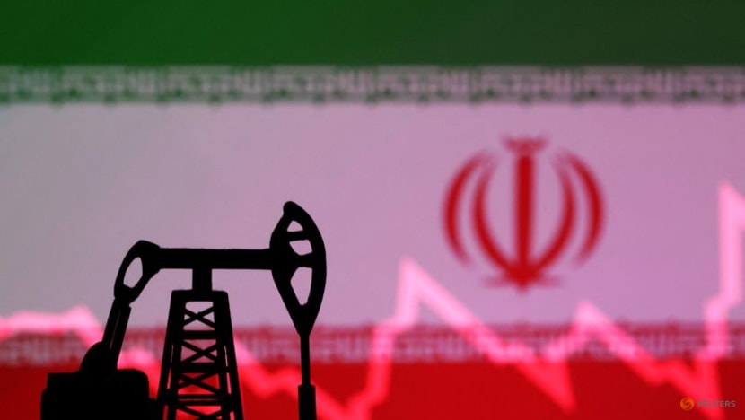 US issues new sanctions targeting Chinese importers of Iranian oil
