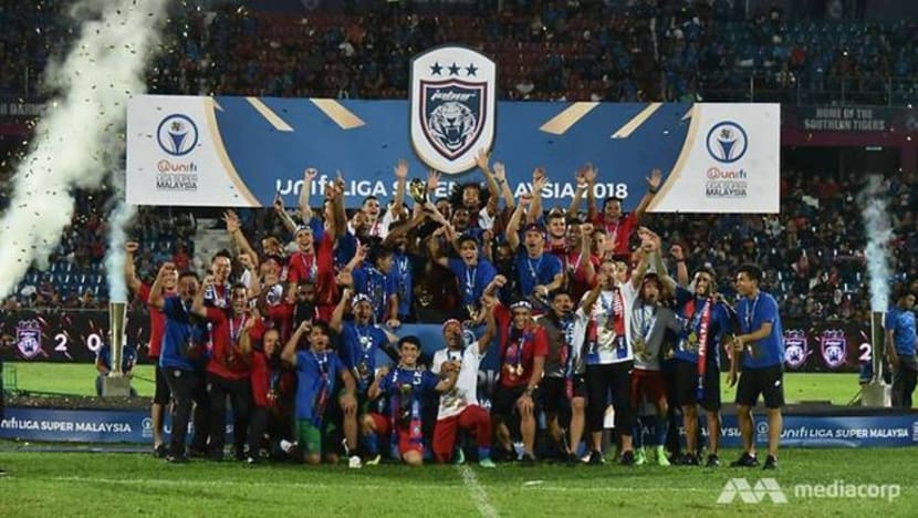 Ribuan penyokong sambut kemenangan JDT kali ke-5 berturut-turut Ribuan penyokong sambut kemenangan JDT kali ke-5 berturut-turut