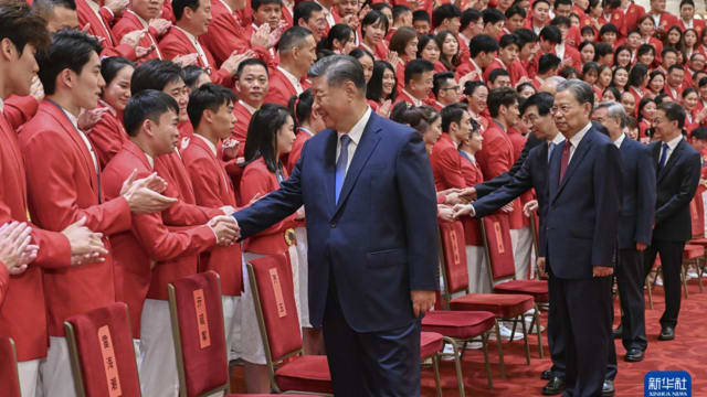 中国奥运代表团聚一堂 获习近平亲自接见和合照