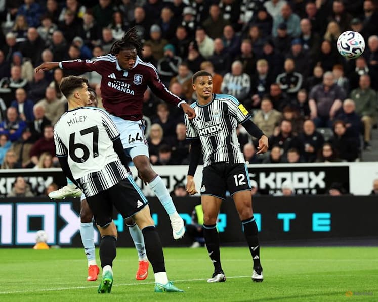 Villa's Wan-Bissaka sidelined for weeks, Manzambi out with minor knock