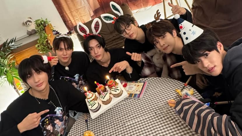 Warga teriaki anggota boyband RIIZE yang diduga potong antrean di Bandara Incheon Warga teriaki anggota boyband RIIZE yang diduga potong antrean di Bandara Incheon