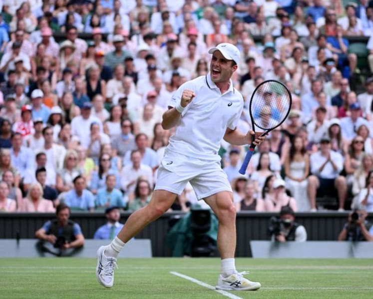 Briton Fery downs Dimitrov in battle of the wildcards