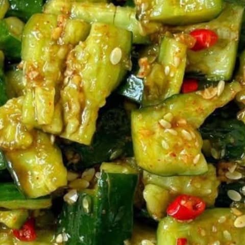 特色食谱：清爽美味凉拌小黄瓜，让你欲罢不能