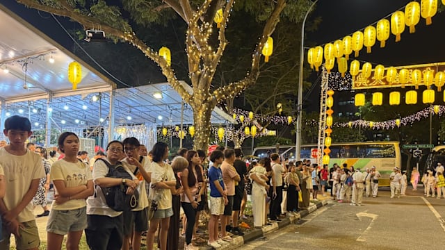 九皇爷诞将至 龙南殿“请水”迎驾人潮涌动