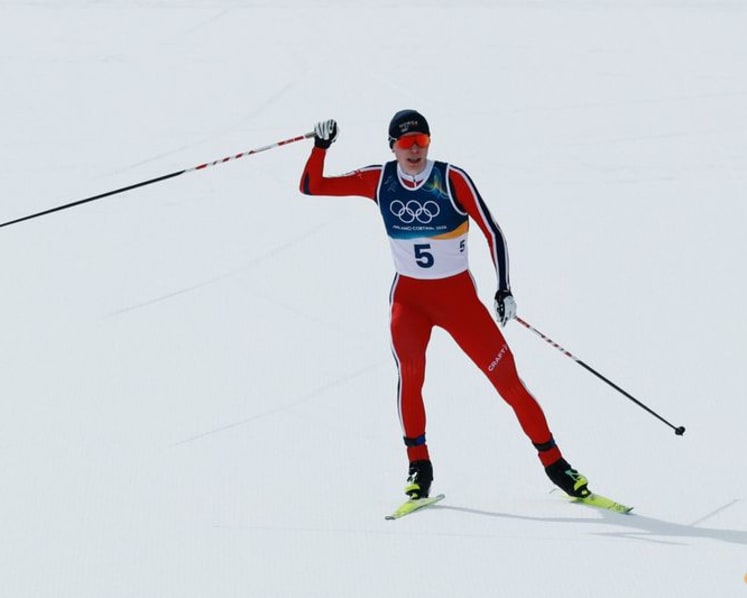 Nordic combined-Norway's Oftebro powers to gold with late surge in men's large hill