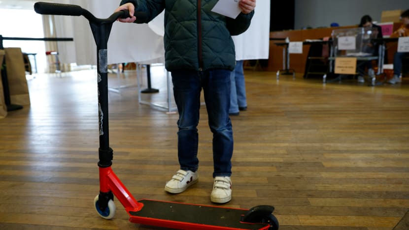 Warga Paris undi untuk haramkan e-skuter dari ibu kota Perancis