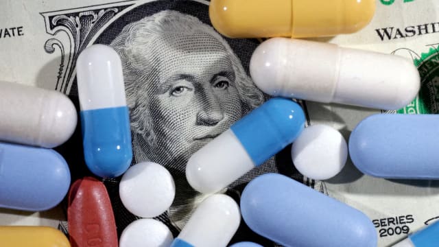 特朗普签署行政命令 降低药品价格