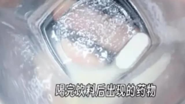 饮料内有疑似药丸物  广州海底捞顾客欲拍照被拒怒报警   