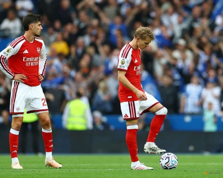 Arsenal crash to defeat at Brighton, Tottenham gloom deepens