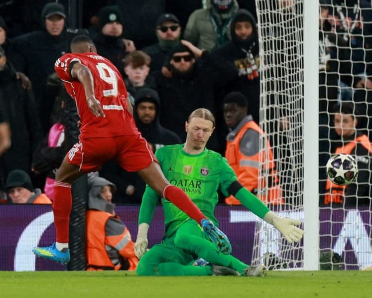 Liverpool boss Slot hopes Isak's return can mitigate Ekitike loss