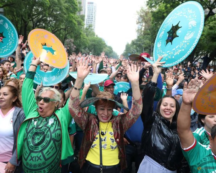Mexico City chases world record for largest Mexican wave ahead of World Cup