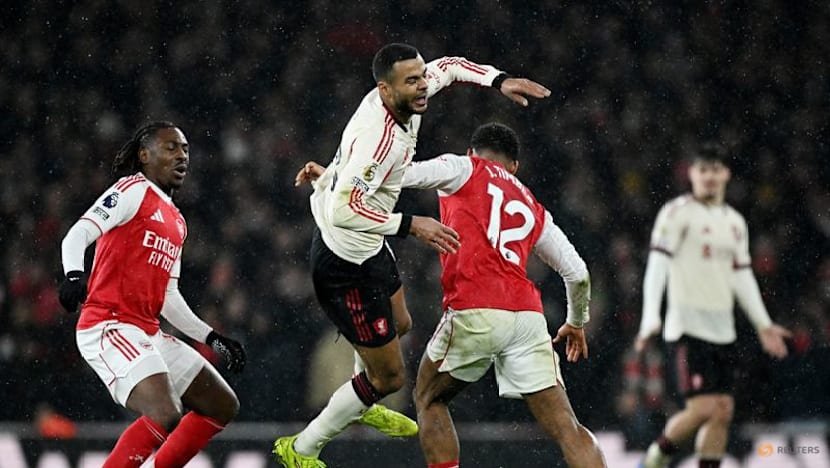 Lacklustre Arsenal held to dour 0-0 draw by Liverpool
