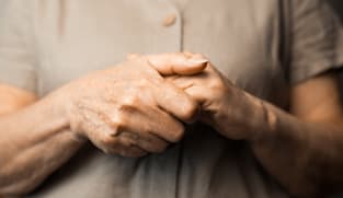 பார்க்கின்சன்ஸ் வயதானவர்களுக்கு மட்டும் ஏற்படும் நோயல்ல