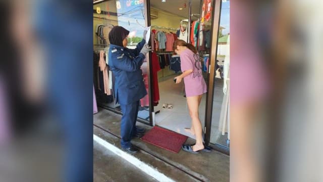 马国女业者穿短裤被开罚单 义父缴罚款