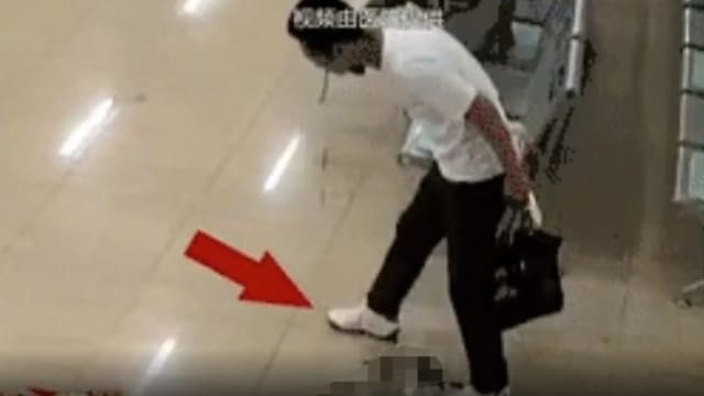 大热天气一口气爽灌冷饮 中国男子狂吐鲜血险丧命