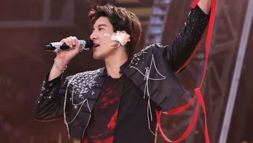 Jatuh hingga telinga robek, Wang Leehom tetap tuntaskan konser sebelum dapat 39 jahitan di RS